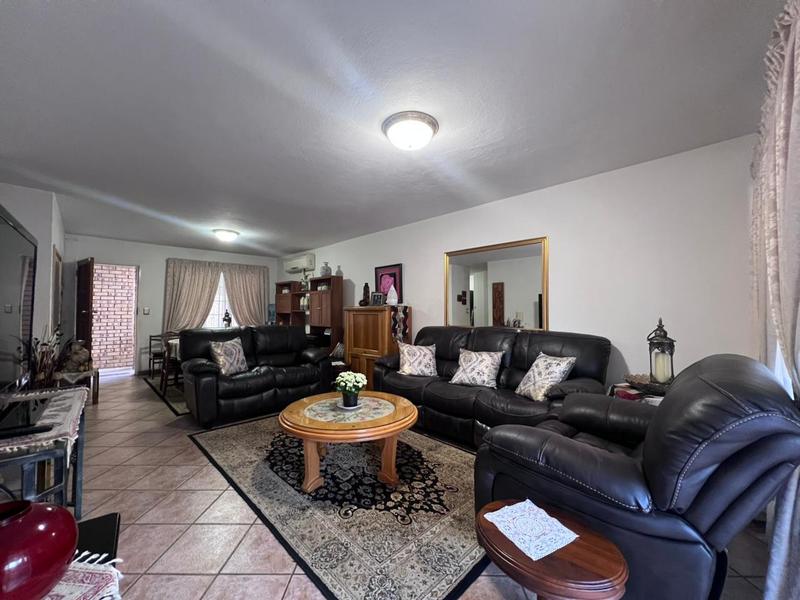 2 Bedroom Property for Sale in Magalieskruin Gauteng