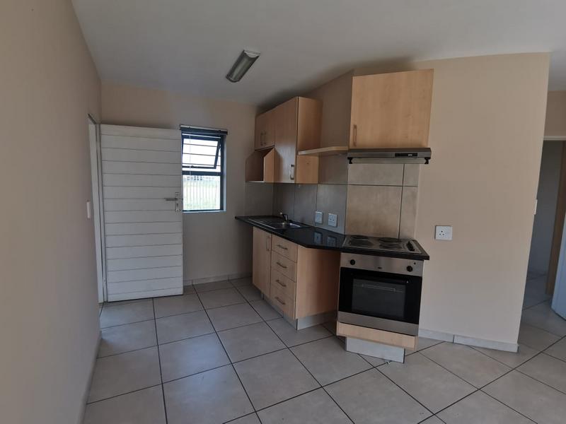 To Let 2 Bedroom Property for Rent in Lakefield Gauteng