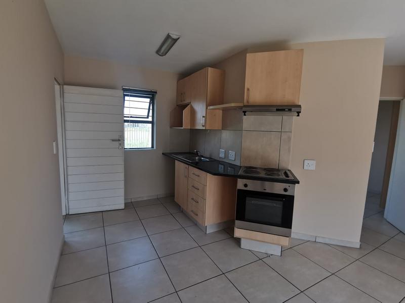 To Let 2 Bedroom Property for Rent in Lakefield Gauteng