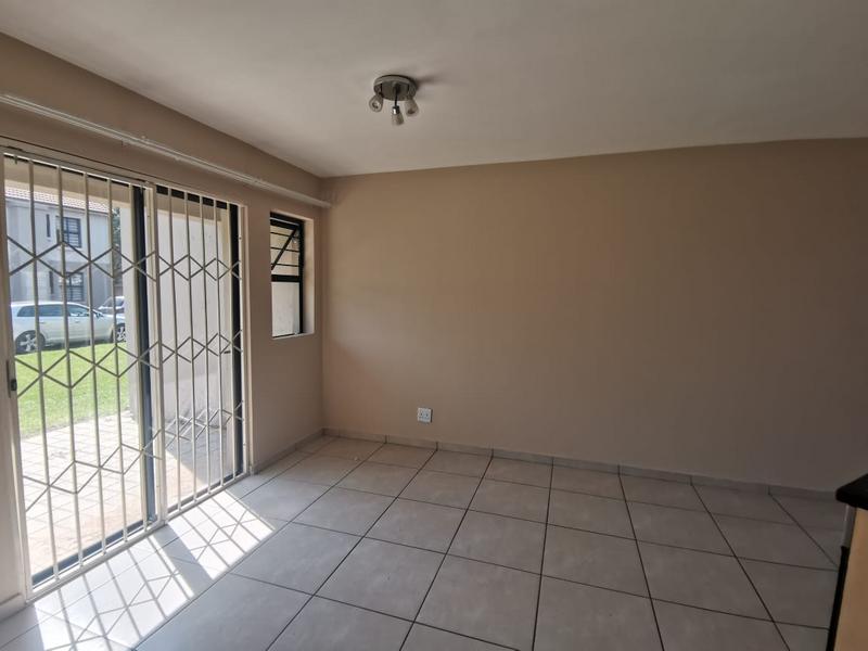To Let 2 Bedroom Property for Rent in Lakefield Gauteng