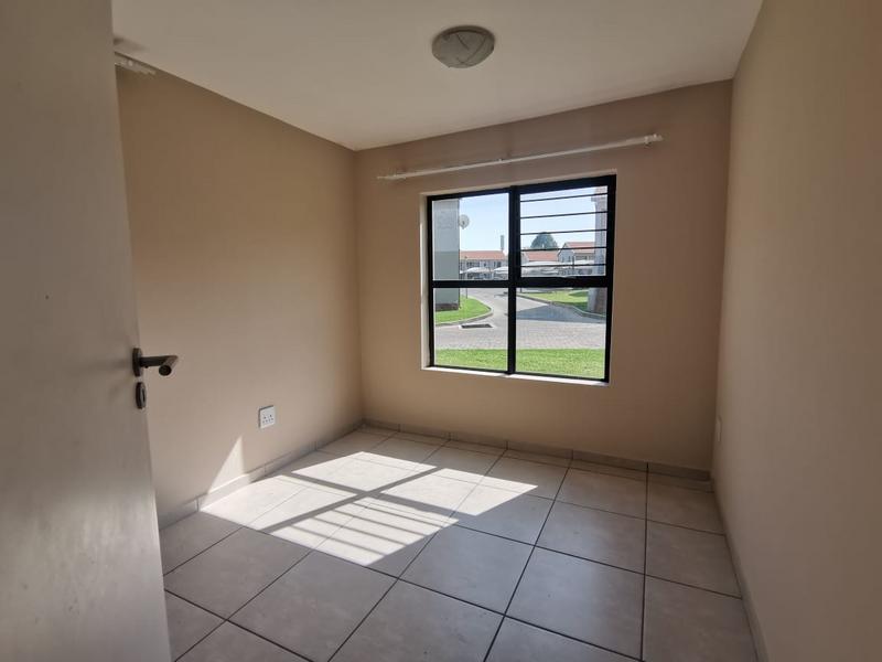 To Let 2 Bedroom Property for Rent in Lakefield Gauteng