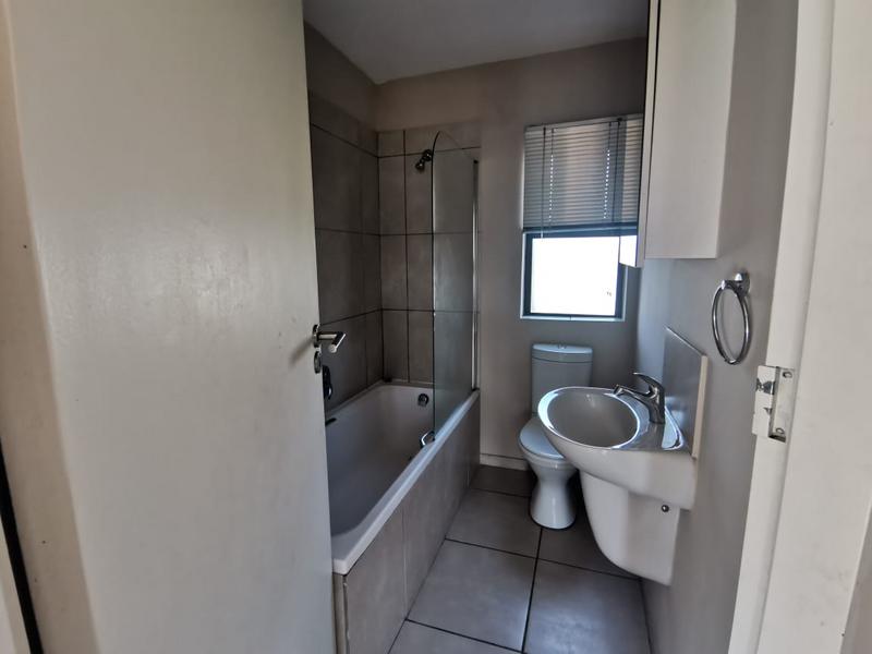 To Let 2 Bedroom Property for Rent in Lakefield Gauteng