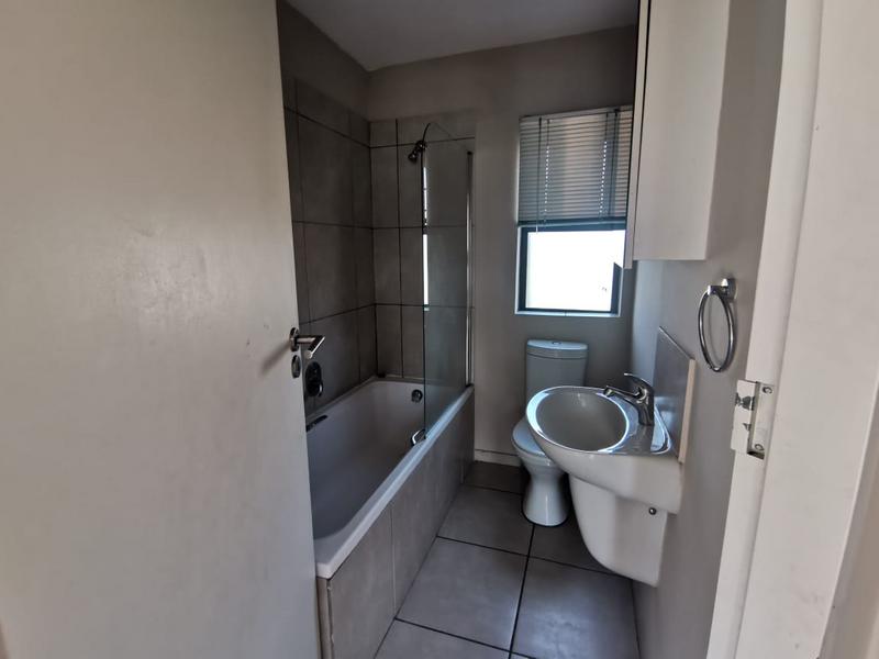 To Let 2 Bedroom Property for Rent in Lakefield Gauteng
