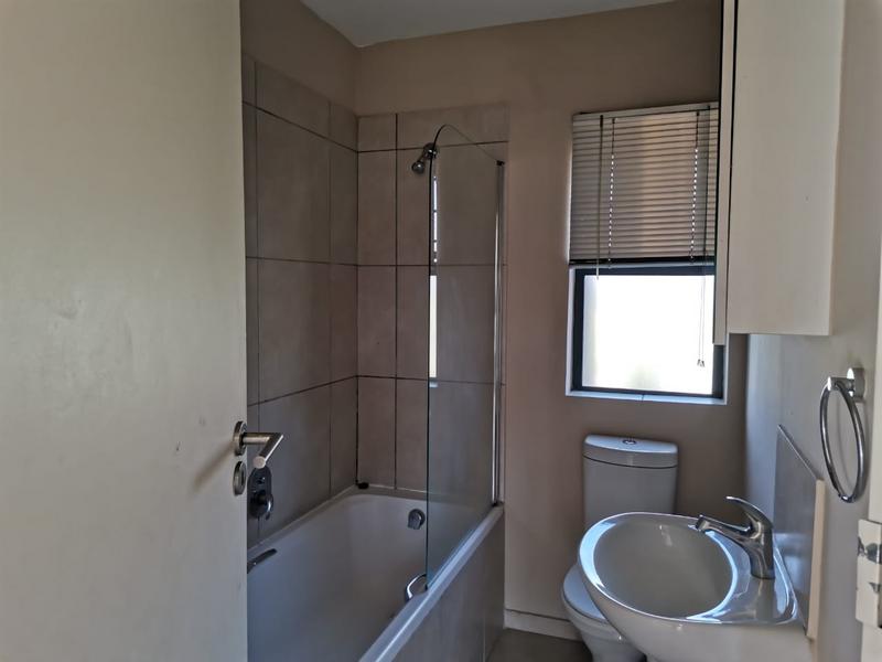 To Let 2 Bedroom Property for Rent in Lakefield Gauteng
