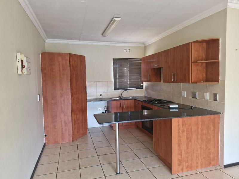 To Let 2 Bedroom Property for Rent in Sonneveld Gauteng
