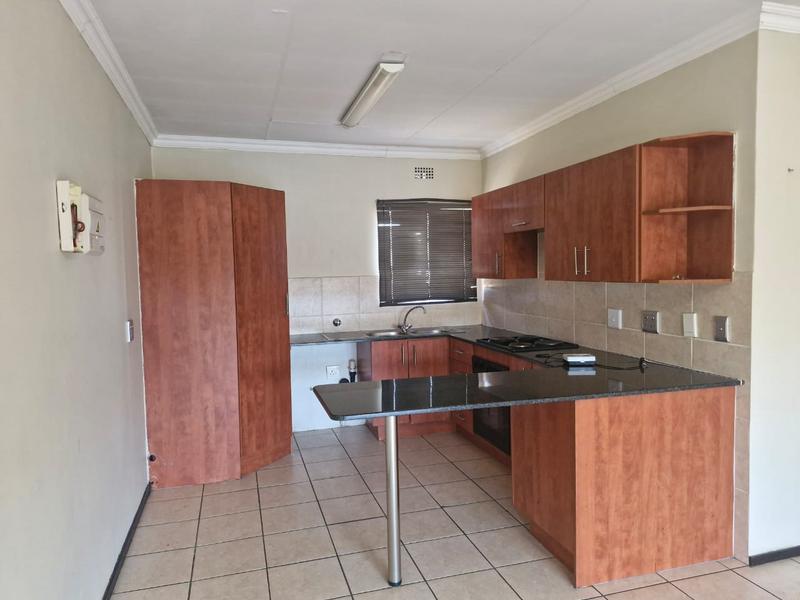 To Let 2 Bedroom Property for Rent in Sonneveld Gauteng