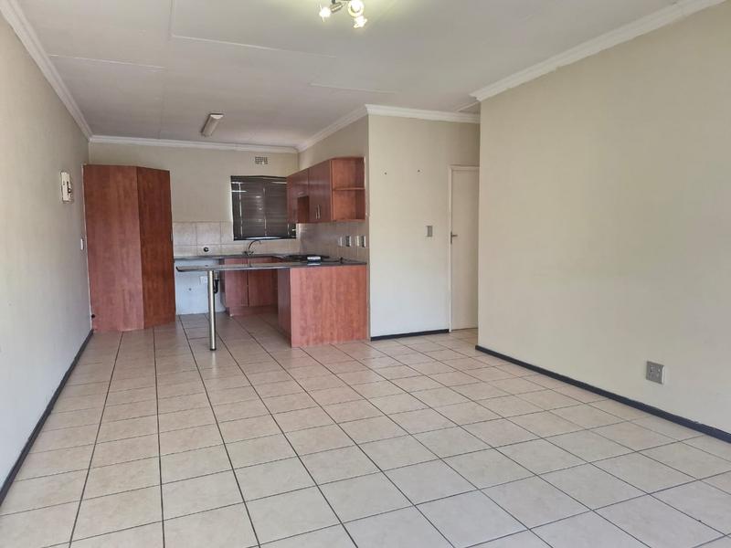 To Let 2 Bedroom Property for Rent in Sonneveld Gauteng