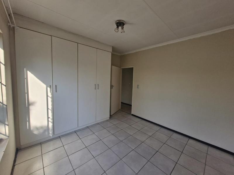 To Let 2 Bedroom Property for Rent in Sonneveld Gauteng