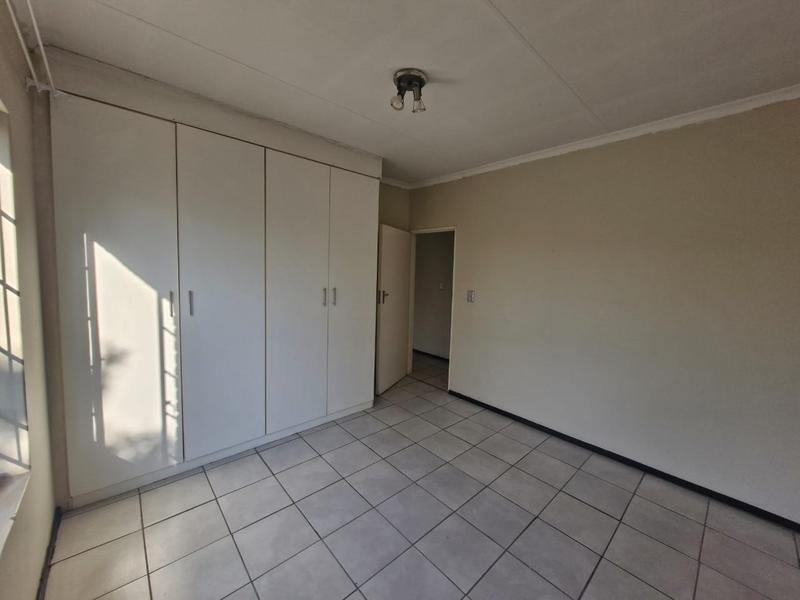 To Let 2 Bedroom Property for Rent in Sonneveld Gauteng
