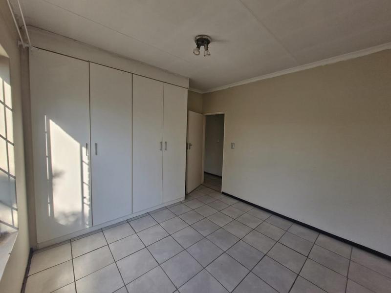To Let 2 Bedroom Property for Rent in Sonneveld Gauteng