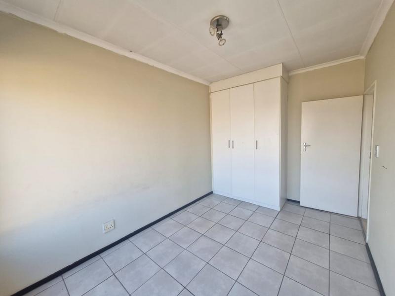 To Let 2 Bedroom Property for Rent in Sonneveld Gauteng