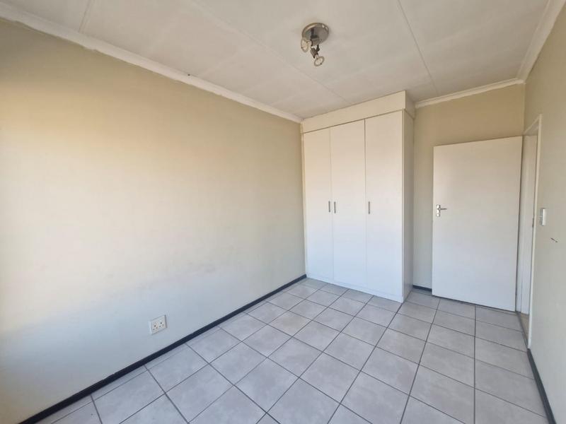 To Let 2 Bedroom Property for Rent in Sonneveld Gauteng