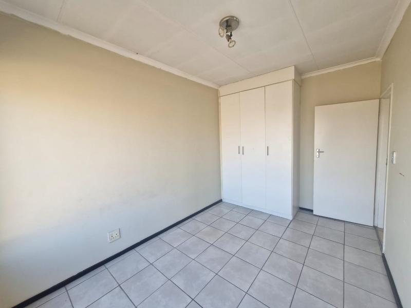To Let 2 Bedroom Property for Rent in Sonneveld Gauteng