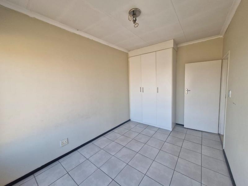 To Let 2 Bedroom Property for Rent in Sonneveld Gauteng