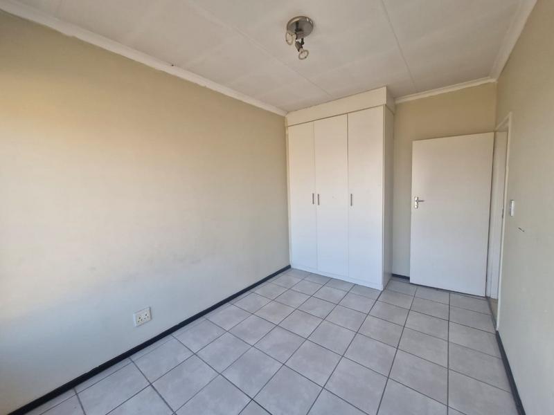 To Let 2 Bedroom Property for Rent in Sonneveld Gauteng
