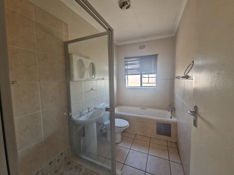 To Let 2 Bedroom Property for Rent in Sonneveld Gauteng