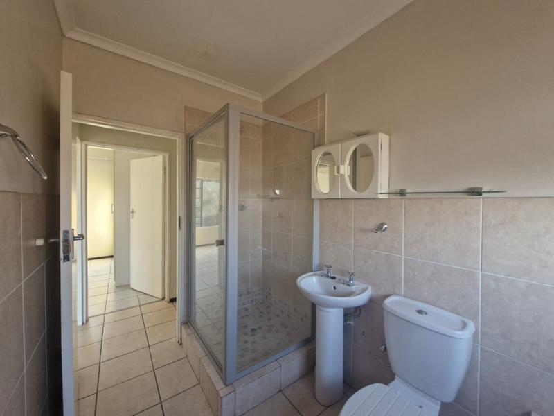 To Let 2 Bedroom Property for Rent in Sonneveld Gauteng