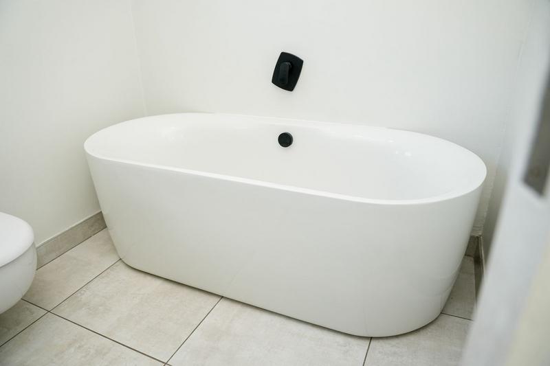 To Let 2 Bedroom Property for Rent in Waterfall Gauteng