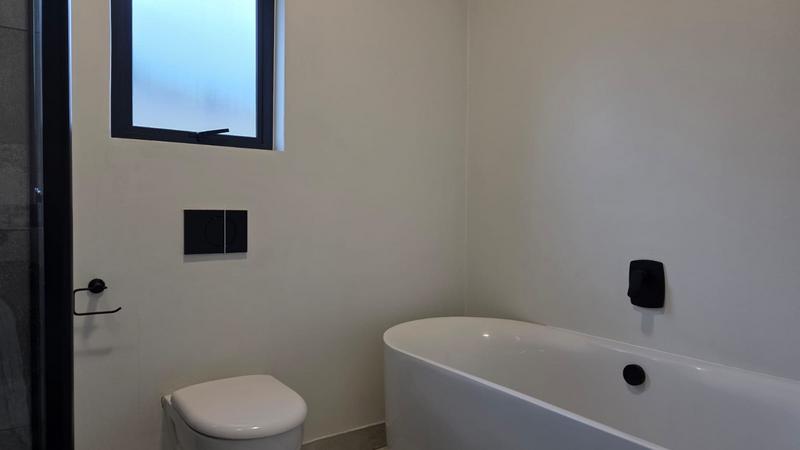 To Let 2 Bedroom Property for Rent in Waterfall Gauteng