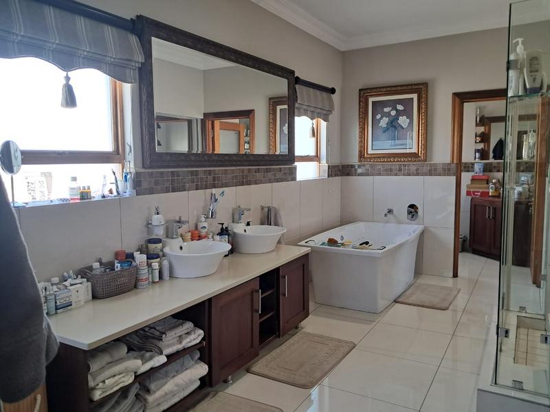 4 Bedroom Property for Sale in Blue Valley Golf Estate Gauteng