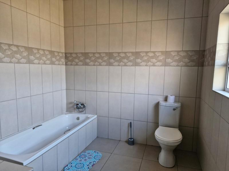 To Let 1 Bedroom Property for Rent in Rhodesfield Gauteng