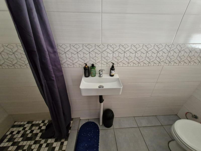 To Let 1 Bedroom Property for Rent in Rhodesfield Gauteng