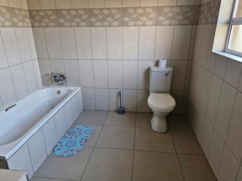 To Let 1 Bedroom Property for Rent in Rhodesfield Gauteng
