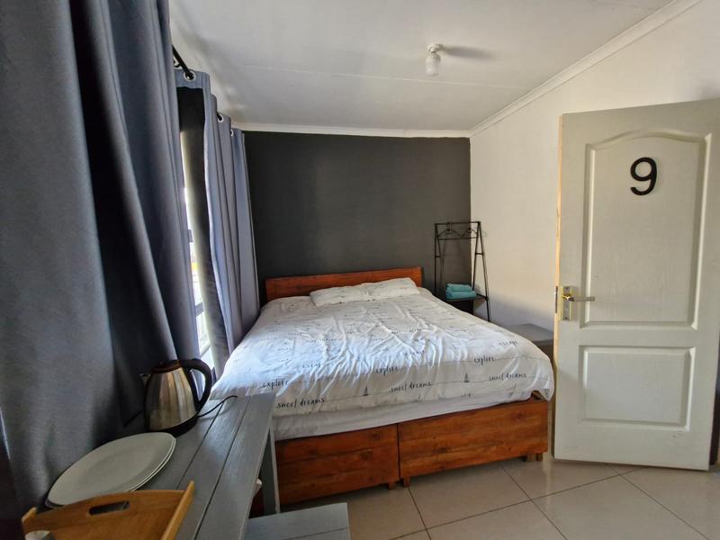To Let 1 Bedroom Property for Rent in Rhodesfield Gauteng