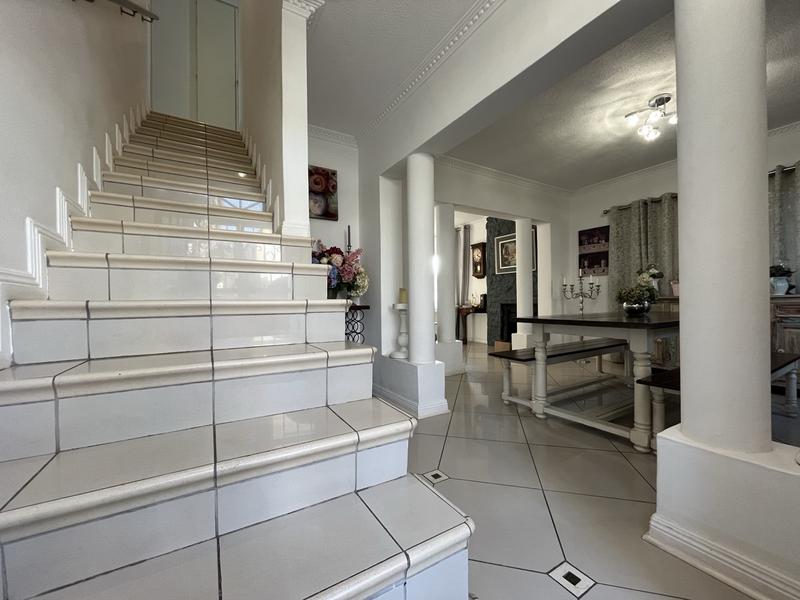 To Let 4 Bedroom Property for Rent in Waterkloof Ridge Gauteng