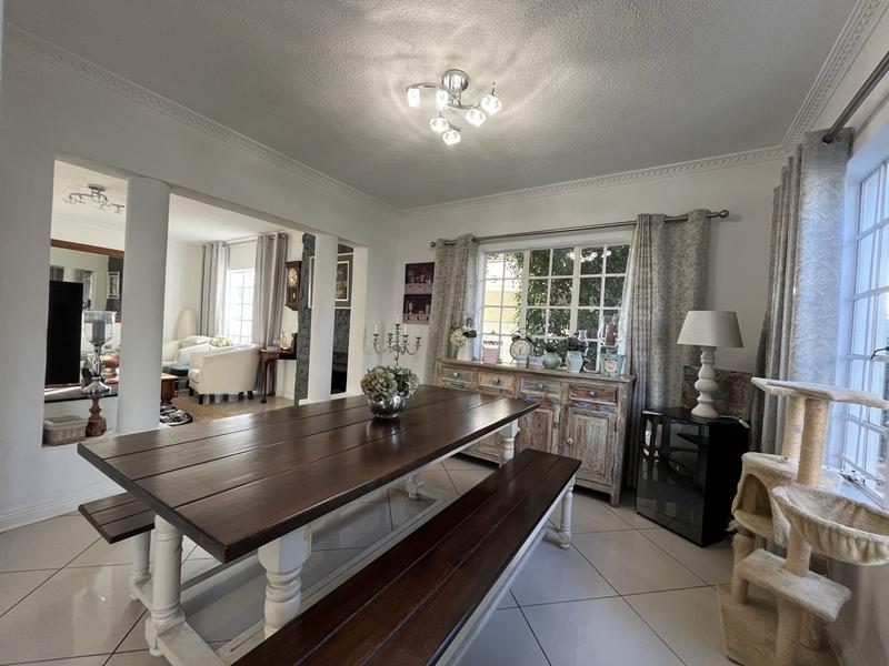 To Let 4 Bedroom Property for Rent in Waterkloof Ridge Gauteng