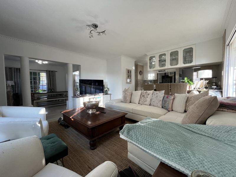 To Let 4 Bedroom Property for Rent in Waterkloof Ridge Gauteng