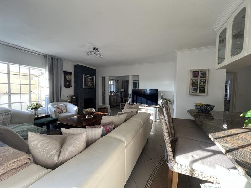 To Let 4 Bedroom Property for Rent in Waterkloof Ridge Gauteng