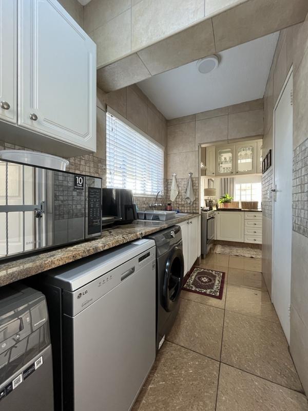 To Let 4 Bedroom Property for Rent in Waterkloof Ridge Gauteng