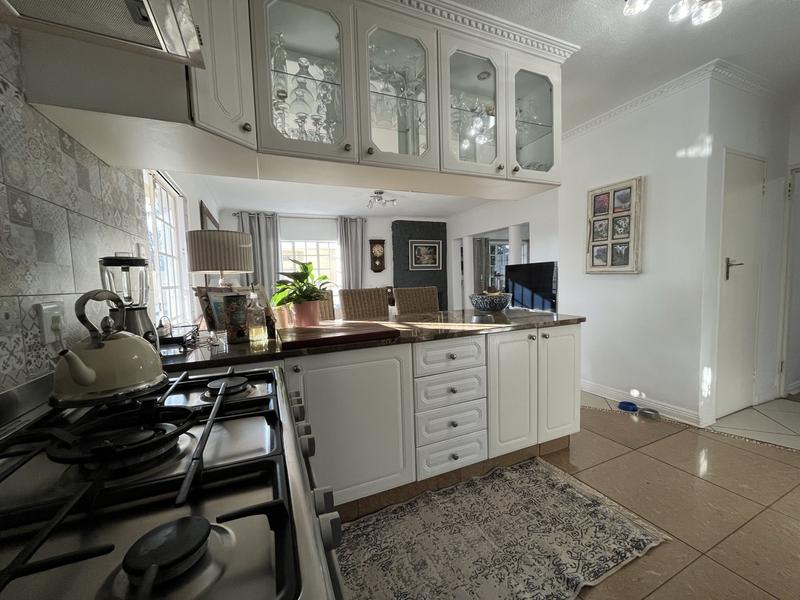 To Let 4 Bedroom Property for Rent in Waterkloof Ridge Gauteng