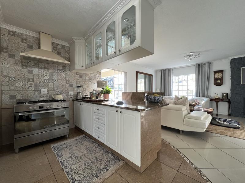 To Let 4 Bedroom Property for Rent in Waterkloof Ridge Gauteng