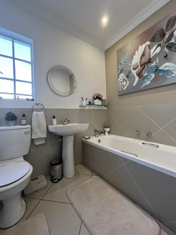 To Let 4 Bedroom Property for Rent in Waterkloof Ridge Gauteng