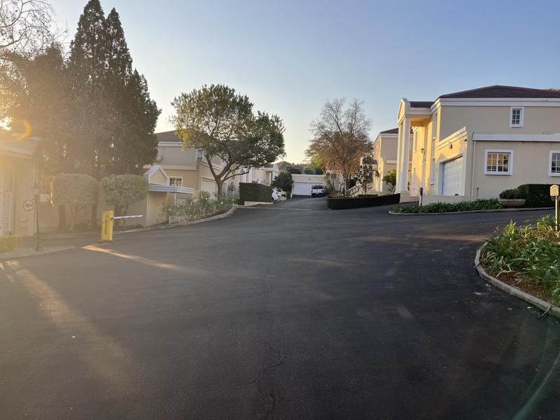 To Let 4 Bedroom Property for Rent in Waterkloof Ridge Gauteng