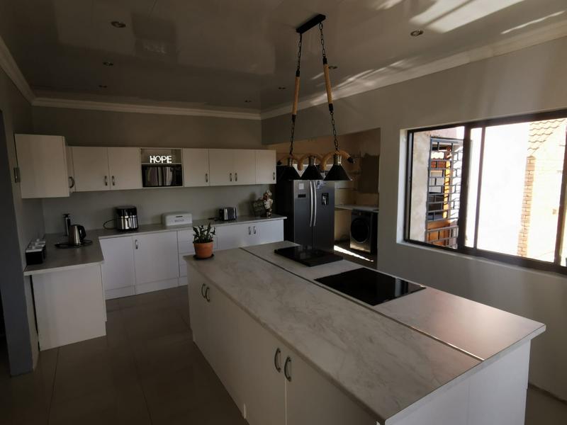 5 Bedroom Property for Sale in East Geduld Gauteng