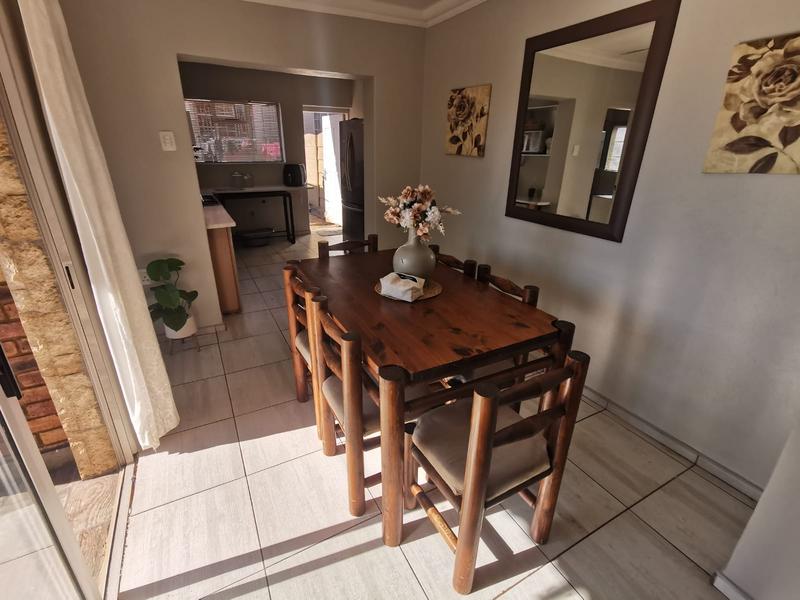 5 Bedroom Property for Sale in East Geduld Gauteng