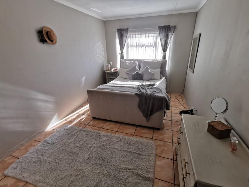 5 Bedroom Property for Sale in East Geduld Gauteng