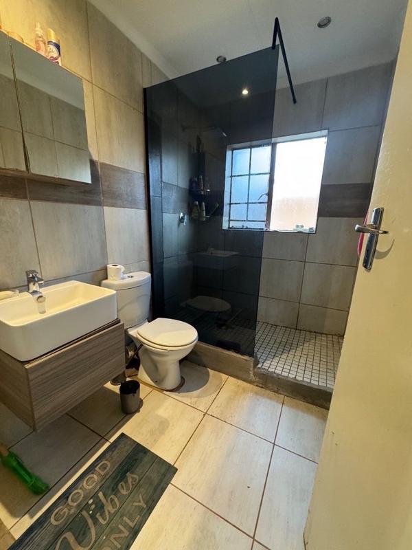 2 Bedroom Property for Sale in Annlin Gauteng
