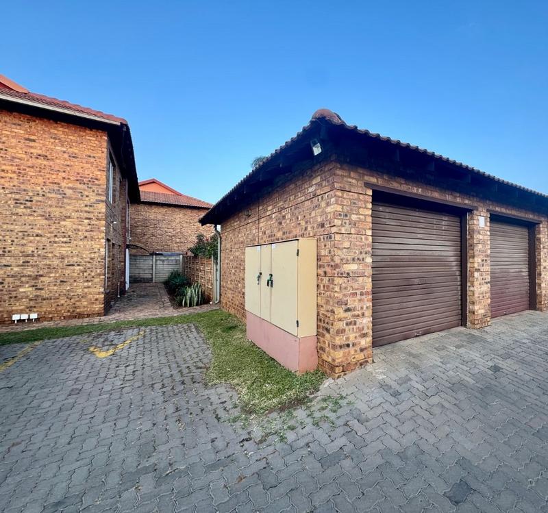 2 Bedroom Property for Sale in Annlin Gauteng