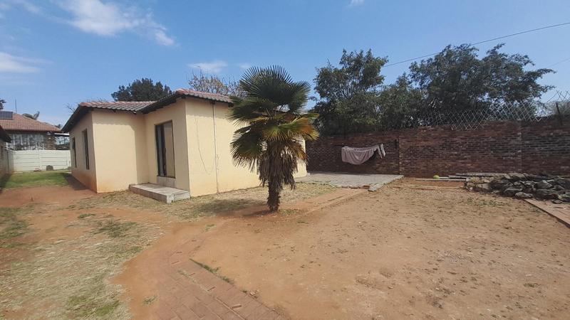 To Let 2 Bedroom Property for Rent in Noordwyk Gauteng