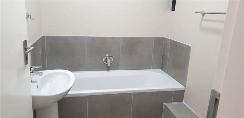 To Let 2 Bedroom Property for Rent in Vorna Valley Gauteng
