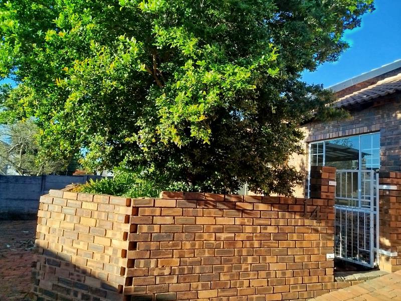 To Let 2 Bedroom Property for Rent in Weltevreden Park Gauteng