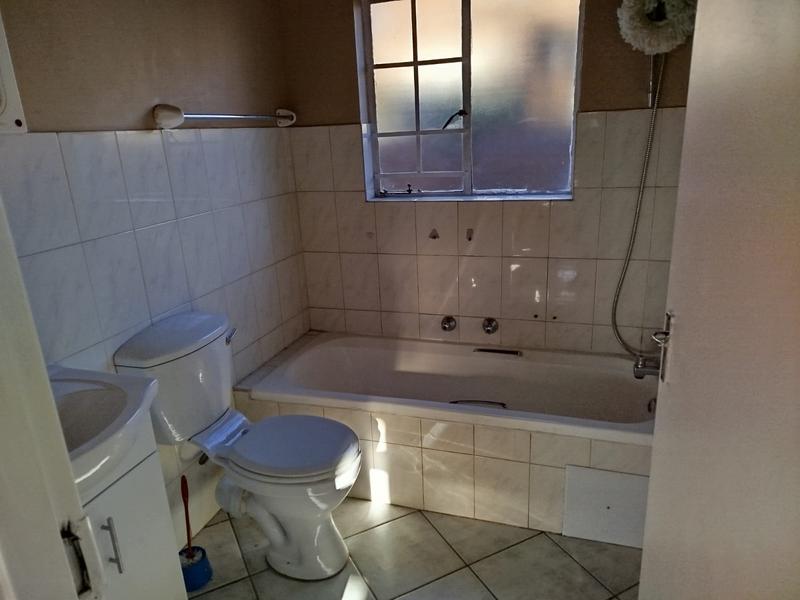 To Let 2 Bedroom Property for Rent in Weltevreden Park Gauteng