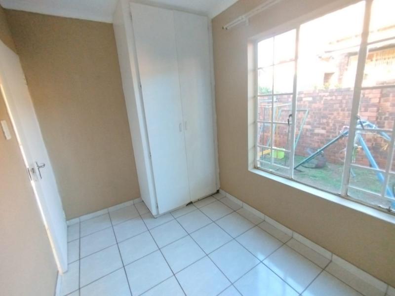 To Let 2 Bedroom Property for Rent in Weltevreden Park Gauteng
