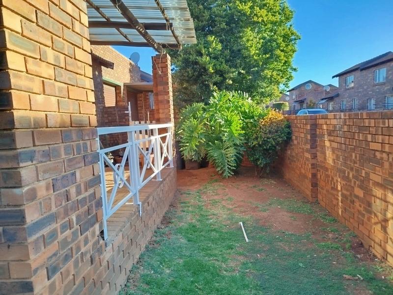 To Let 2 Bedroom Property for Rent in Weltevreden Park Gauteng