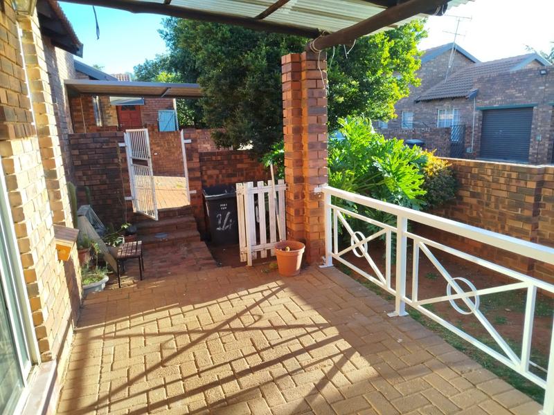 To Let 2 Bedroom Property for Rent in Weltevreden Park Gauteng