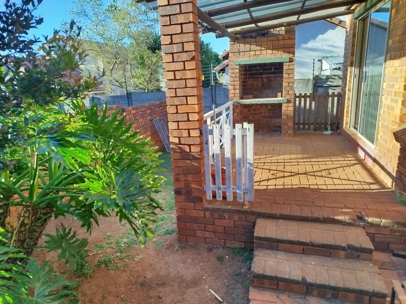 To Let 2 Bedroom Property for Rent in Weltevreden Park Gauteng